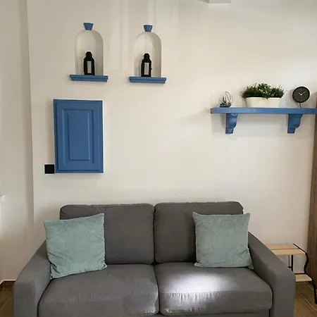 Nuit A La Roquette, Apartment